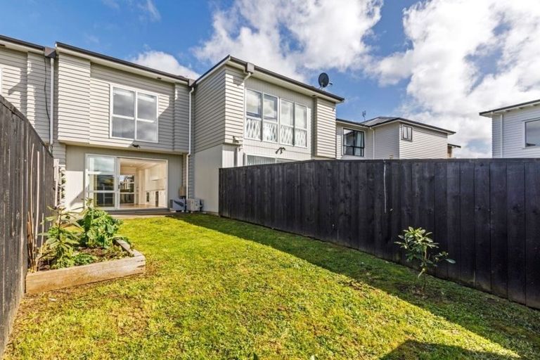 Photo of property in 6 Touhou Road, Hobsonville, Auckland, 0616
