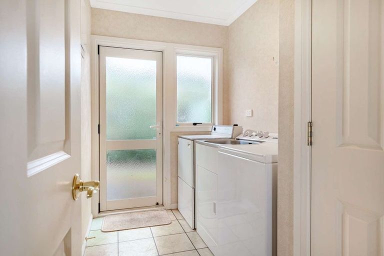 Photo of property in 22 Cobbe Place, Pomare, Rotorua, 3015