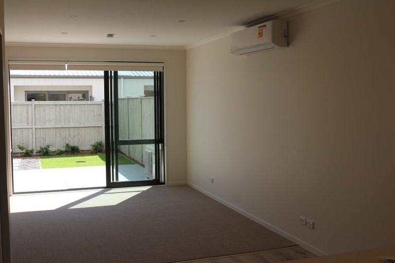 Photo of property in 43 Periko Way, Takanini, 2112