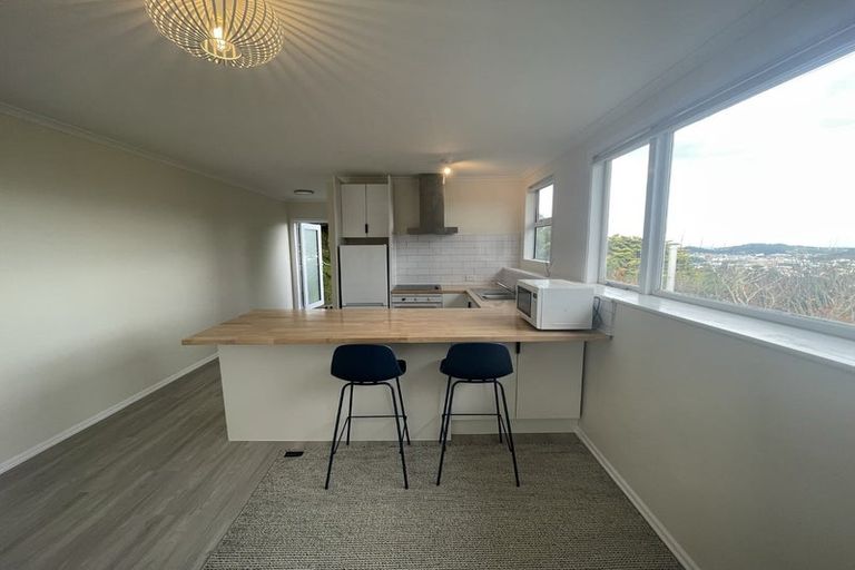 Photo of property in 12 Mataroa Avenue, Northland, Wellington, 6012