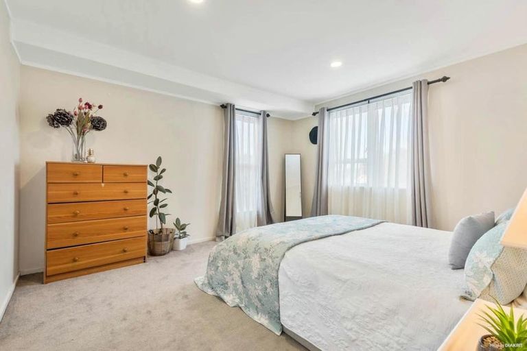 Photo of property in 47 Lysander Crescent, Beach Haven, Auckland, 0626