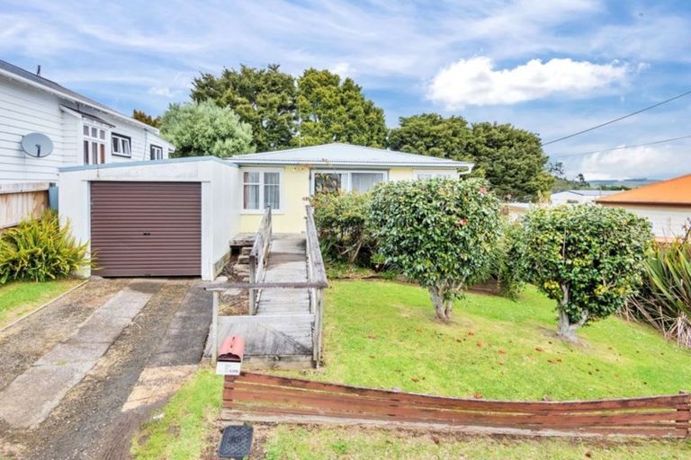 Photo of property in 3 Puriri Street, Helensville, 0800