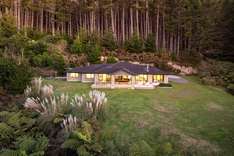 Photo of property in 150 Makara Road, Makara, Karori, 6972