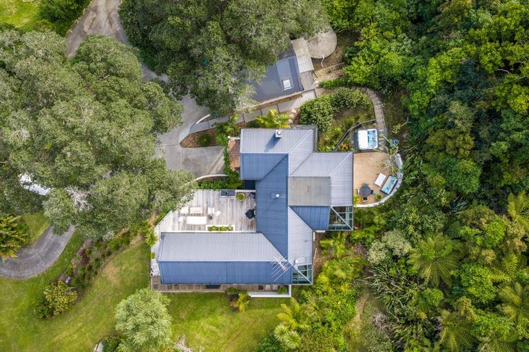 Photo of property in 10 Zita Avenue, Matakatia, Whangaparaoa, 0930