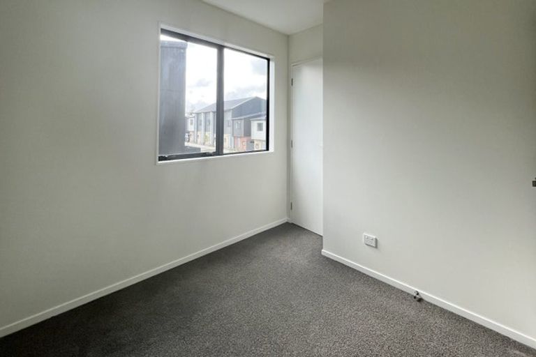 Photo of property in 9/60 Selo Street, Glen Eden, Auckland, 0602