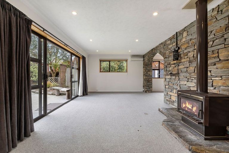 Photo of property in 16 Kuri Place, Wanaka, 9305