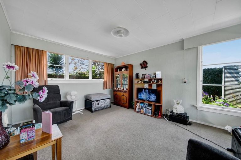 Photo of property in 12 Surrey Street, Hawera, 4610