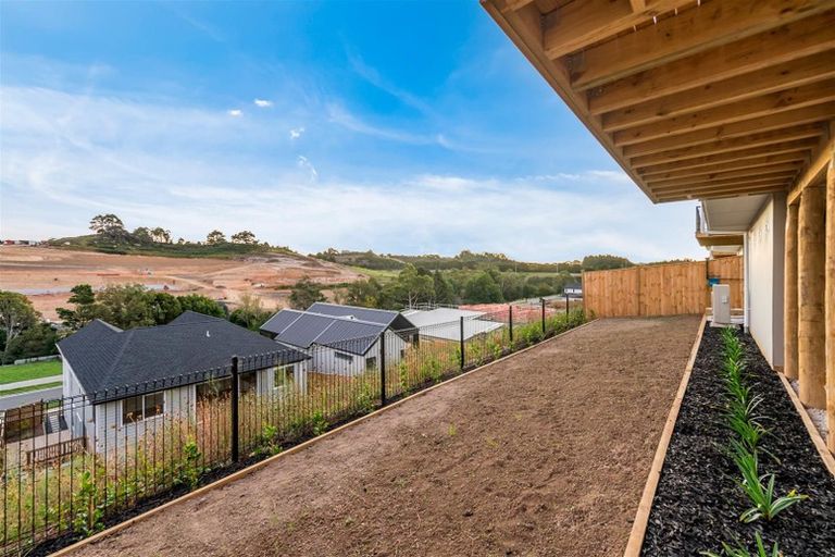 Photo of property in 175 Godfrey Drive, Orewa, 0931