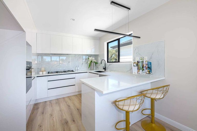 Photo of property in 2/11 Avondale Road, Taradale, Napier, 4112