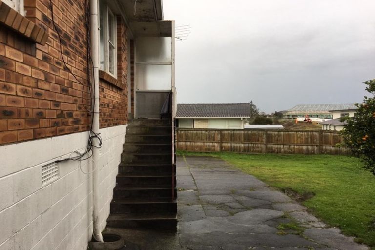 Photo of property in 2/7 Great South Road, Manurewa, Auckland, 2102