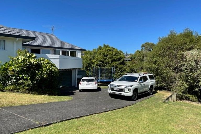 Photo of property in 35 Rifleman Rise, Unsworth Heights, Auckland, 0632