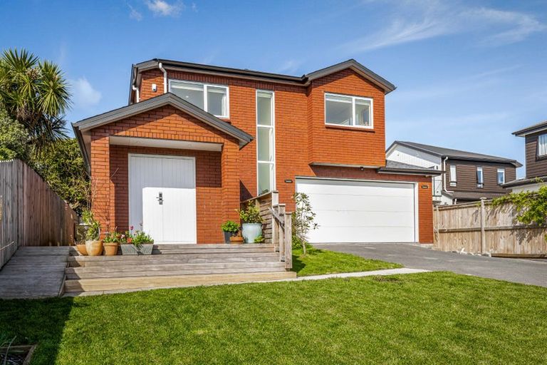 Photo of property in 5 Dawnhaven Drive, Te Atatu Peninsula, Auckland, 0610