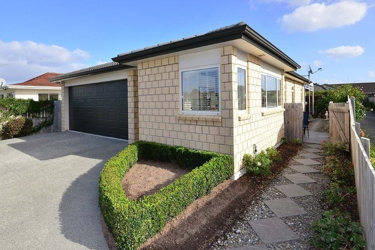 Photo of property in 44 Hatton Road, Orewa, 0931