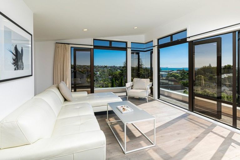 Photo of property in 2/22 Beulah Avenue, Rothesay Bay, Auckland, 0630
