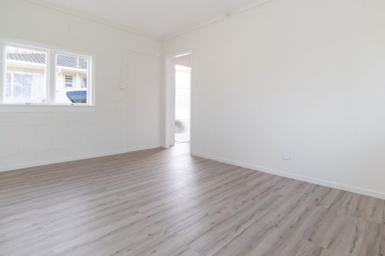 Photo of property in 34 Hellyers Street, Birkdale, Auckland, 0626