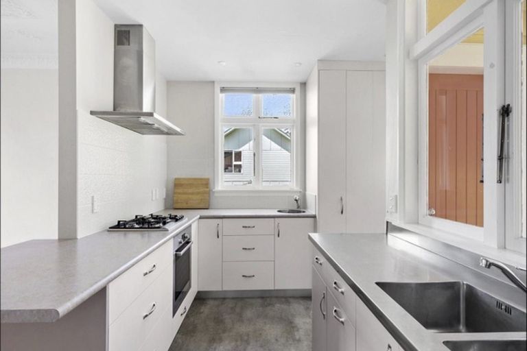 Photo of property in 19 Fettes Crescent, Seatoun, Wellington, 6022