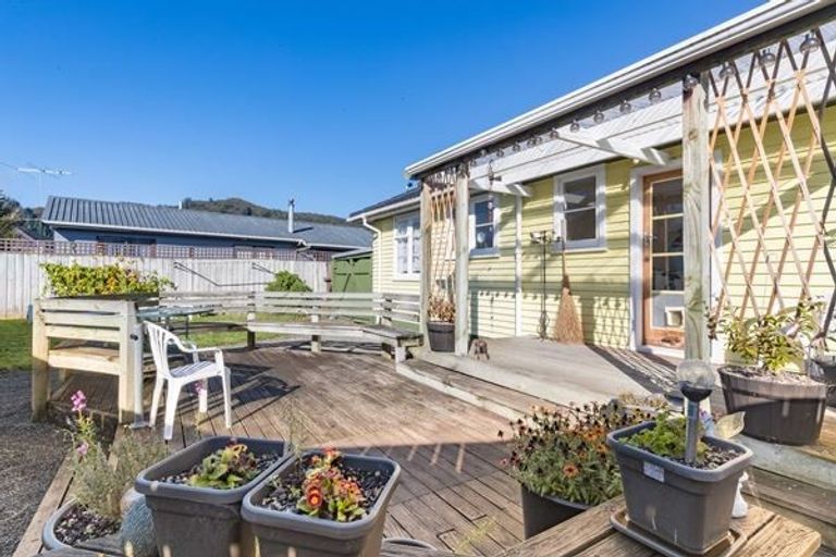 Photo of property in 8 Cole Grove, Wallaceville, Upper Hutt, 5018