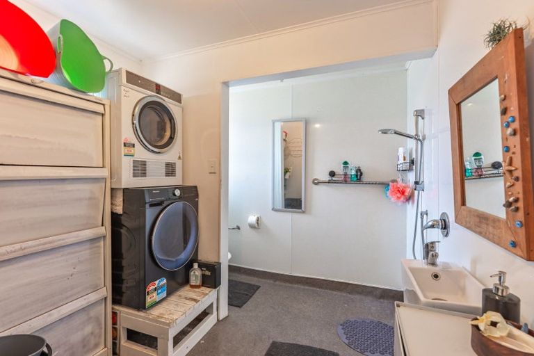 Photo of property in 21 Manga-pirau Street, Waikawa Beach, Manakau, 5573