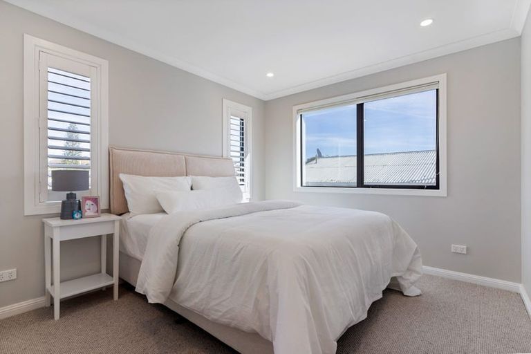 Photo of property in 6 Bevyn Street, Castor Bay, Auckland, 0620