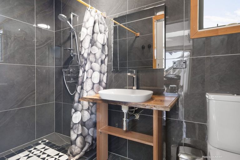 Photo of property in 274 Queens Drive, Lyall Bay, Wellington, 6022