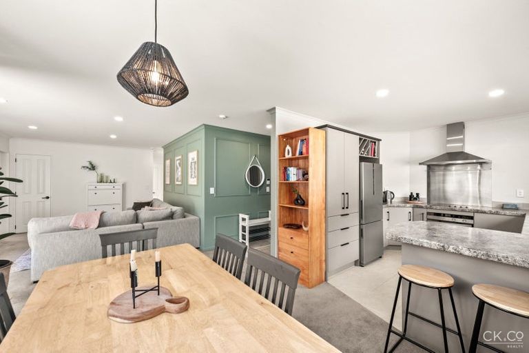 Photo of property in 3 Boleyn Close, Kingsley Heights, Upper Hutt, 5018