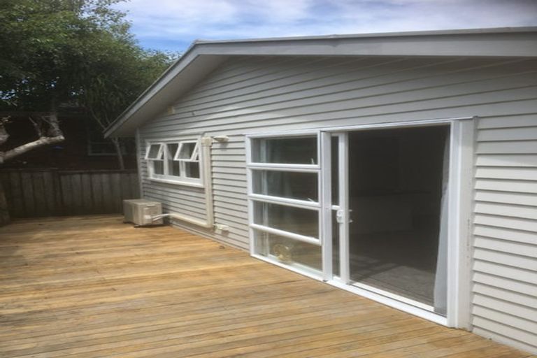 Photo of property in 461 East Coast Road, Murrays Bay, Auckland, 0630