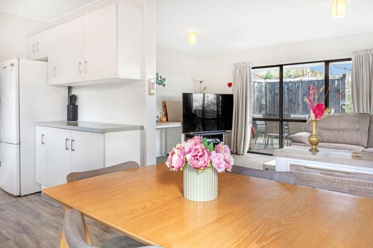 Photo of property in 35b Aquarius Drive, Kawaha Point, Rotorua, 3010