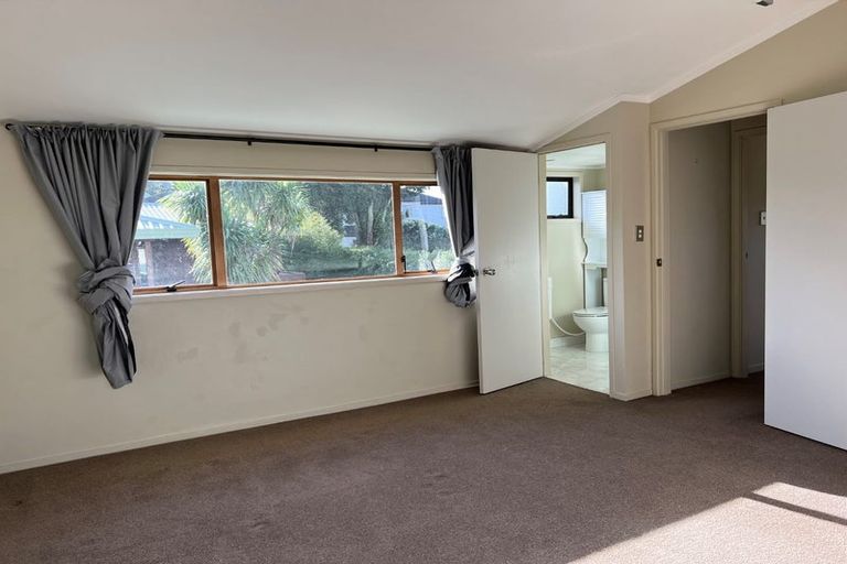 Photo of property in 15 Sunnynook Road, Forrest Hill, Auckland, 0620