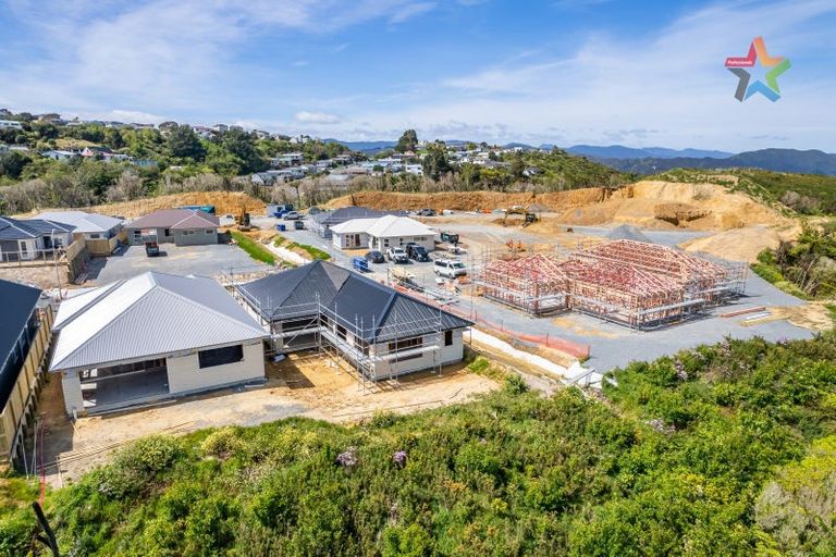 Photo of property in 8 Kairaumati Crescent, Kelson, 5010