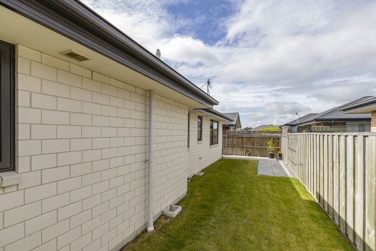 Photo of property in 15 Grey View Grove, Rangiora, 7400
