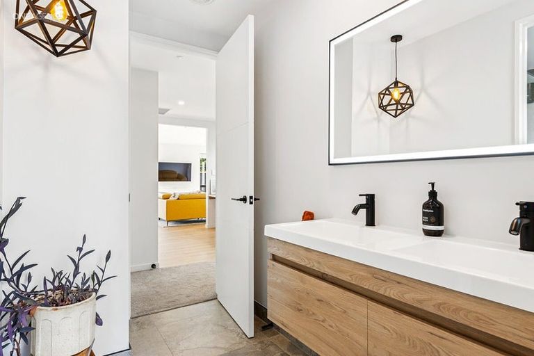 Photo of property in 12 Oakville Close, Rangiora, 7400