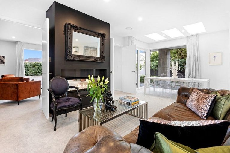 Photo of property in 2 Snowdon Road, Fendalton, Christchurch, 8052