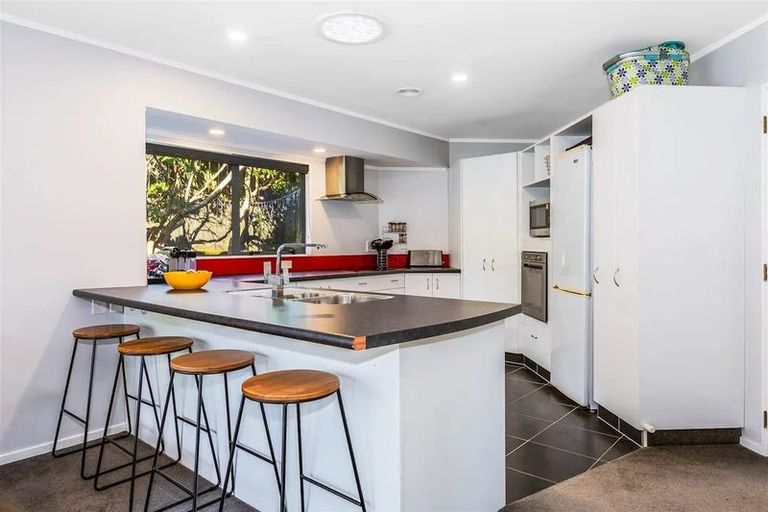 Photo of property in 18 Joseph Banks Drive, Whitby, Porirua, 5024