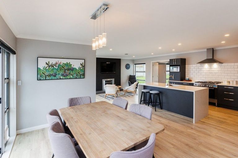 Photo of property in 7 Galea Grove, Kelvin Grove, Palmerston North, 4414