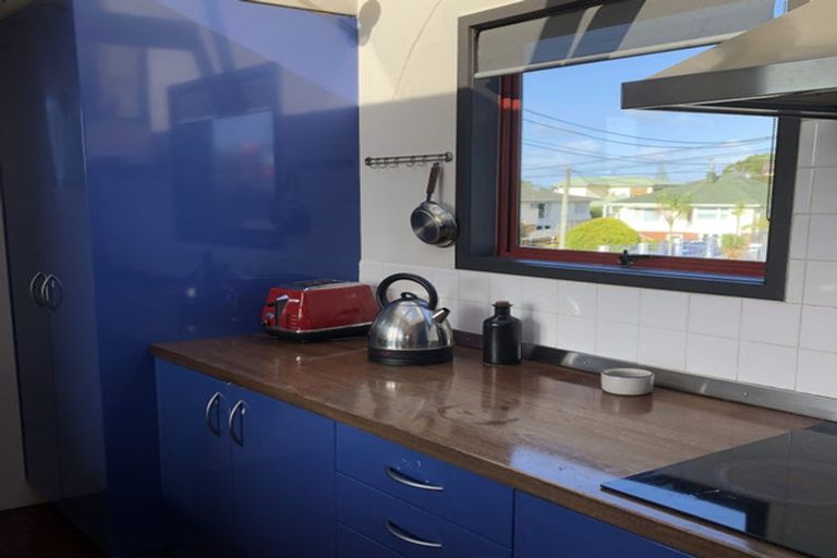 Photo of property in 2/2a Covil Avenue, Te Atatu South, Auckland, 0610