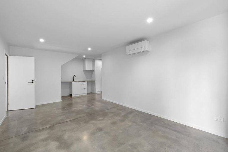 Photo of property in 30c Waiwaka Terrace, Strandon, New Plymouth, 4312