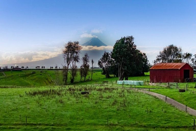 Photo of property in Pikitoroa Road, Normanby, Hawera, 4675