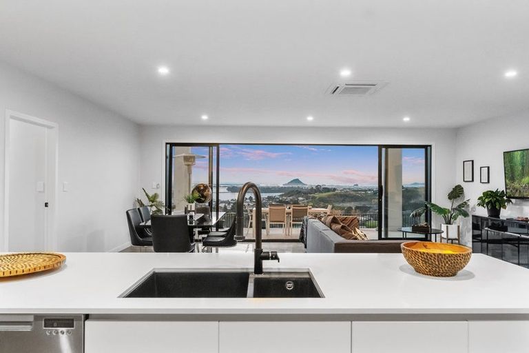 Photo of property in 42 Oceana Drive, Welcome Bay, Tauranga, 3175