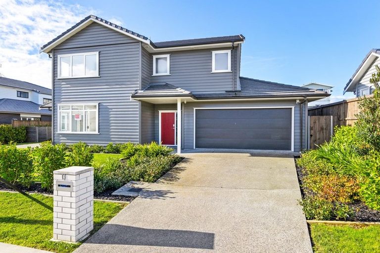 Photo of property in 13 Couldrey Crescent, Red Beach, 0932