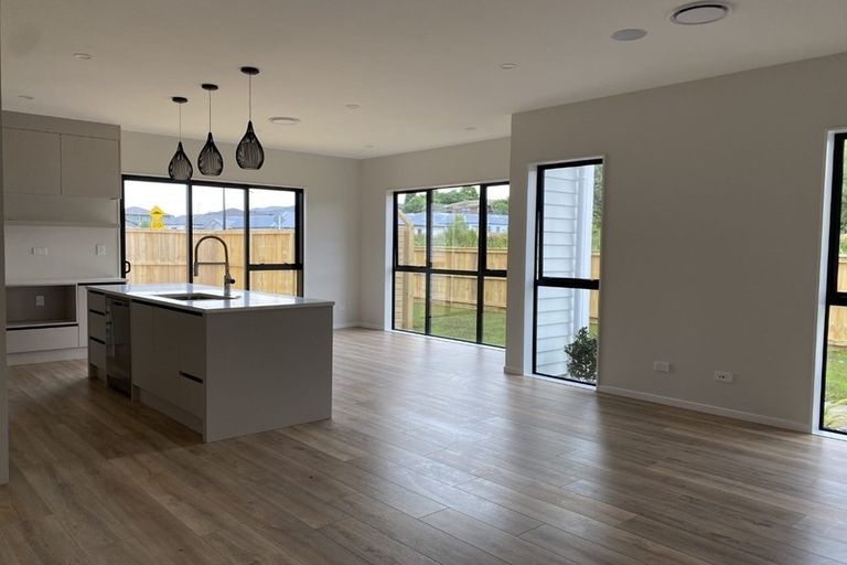 Photo of property in 28 Holcroft Street, Papakura, 2110