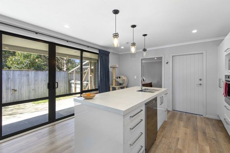 Photo of property in 5 Angus Place, Carterton, 5713