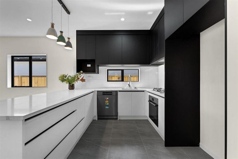 Photo of property in 14 Waimarie Drive, Karaka, 2578