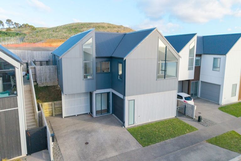 Photo of property in 15 Lemonwood Way, Woodridge, Wellington, 6037