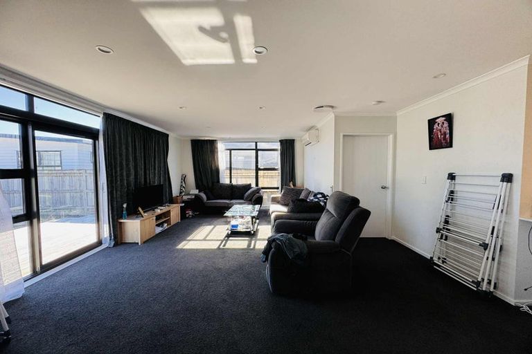 Photo of property in 48 Exeter Crescent, Takaro, Palmerston North, 4412