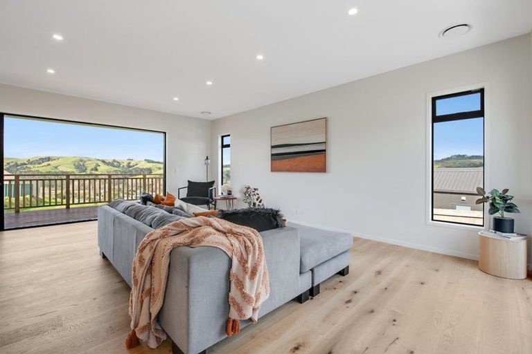 Photo of property in 4d Forlong Rise, Helensville, 0800