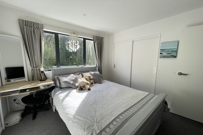 Photo of property in 2/4 Mcquoid Place, Glenfield, Auckland, 0629