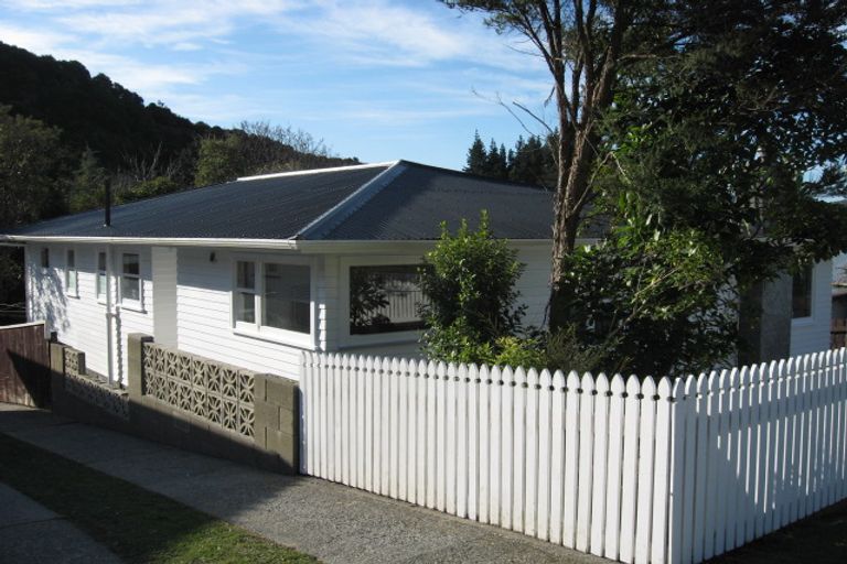 Photo of property in 26 Gardiner Grove, Wainuiomata, Lower Hutt, 5014