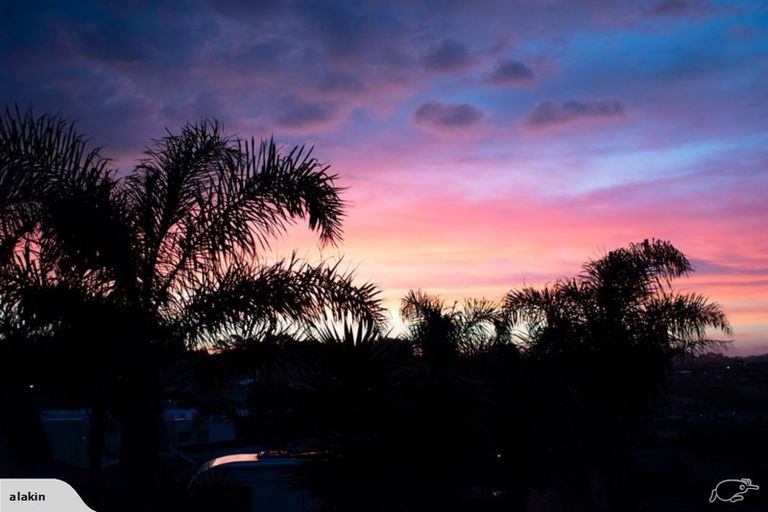 Photo of property in 18 Seamount Drive, Red Beach, 0932