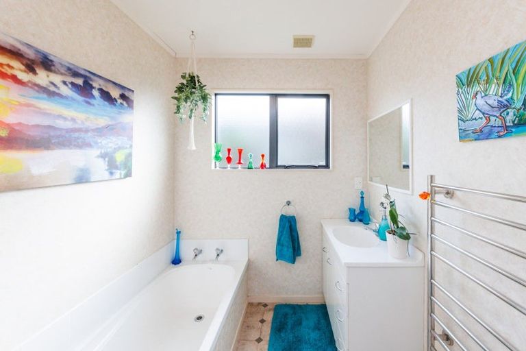 Photo of property in 6 Jordan Way, Kelvin Grove, Palmerston North, 4414