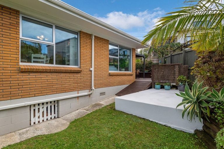 Photo of property in 5/9 Manuka Road, Bayview, Auckland, 0629